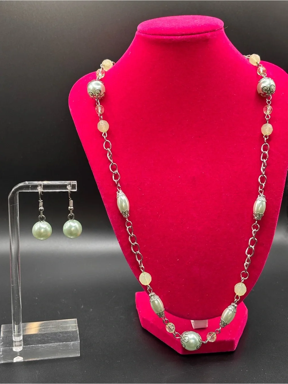 NWOT Pale Mint Green Pearl & bead Necklace and Earring Set